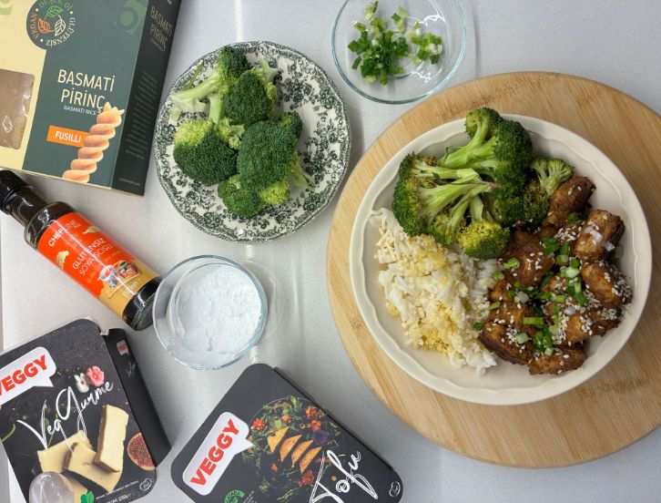 Soya Soslu Tofu Bowl